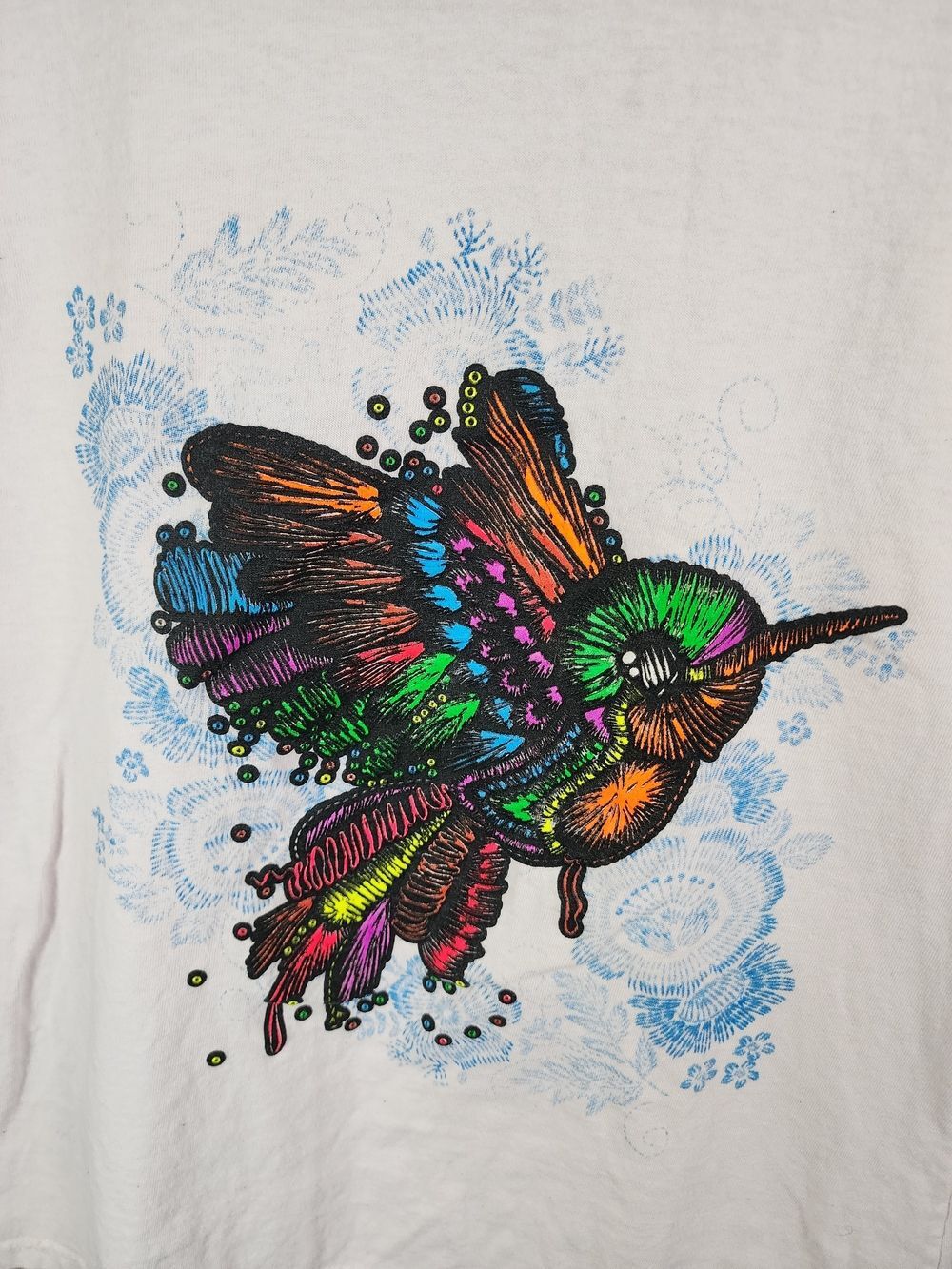 Dama Women’s Short Sleeve Tee with Colorful Hummingbird Graphic